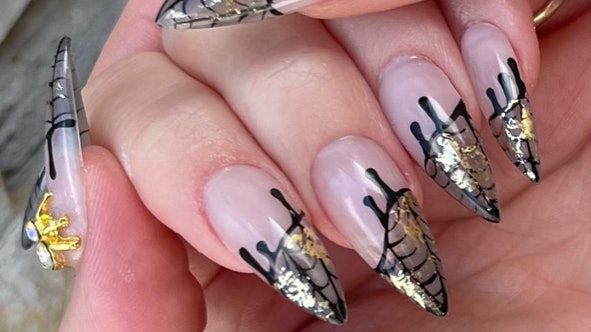 8 Spiderweb-Inspired Nail Sets for Halloween