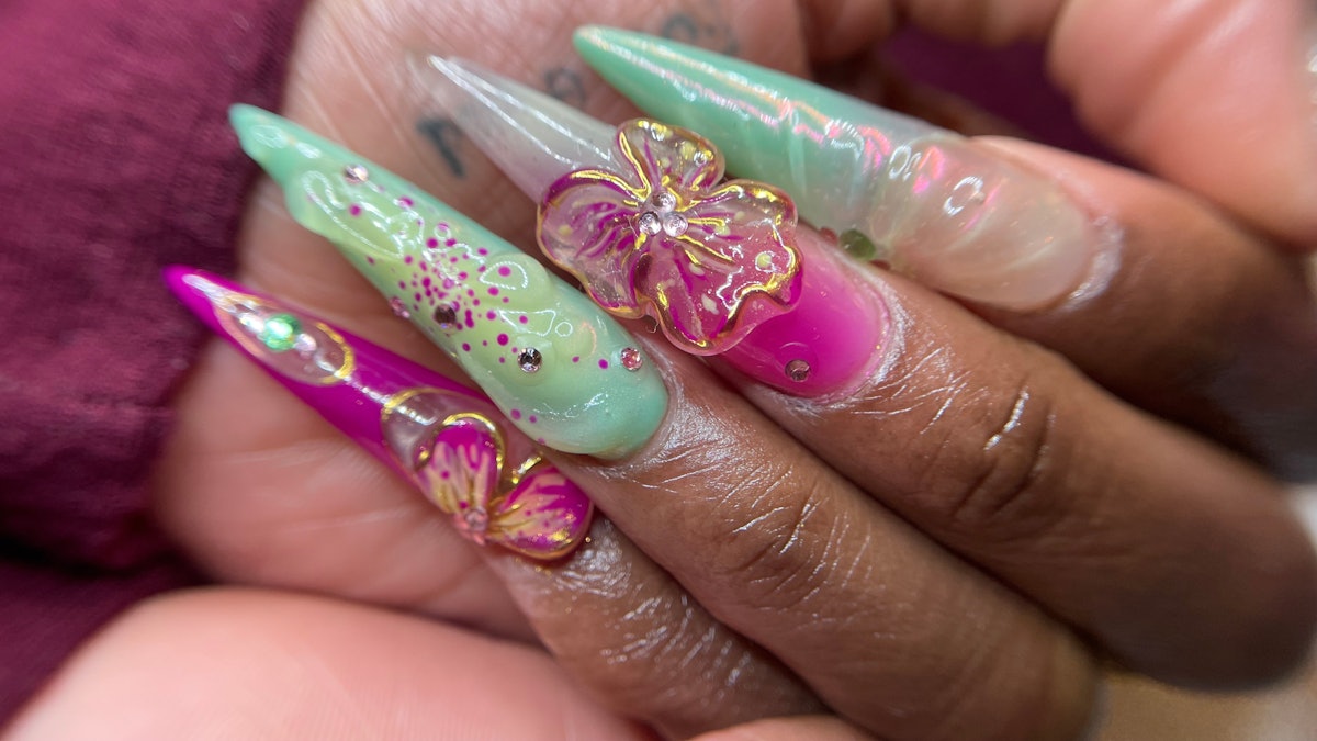 Cynthia Erivo's 3D Floral Manicure at the Tony Awards