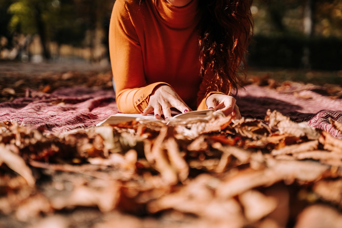Edge and Elegance: Fall & Holiday Nail Trends 2024