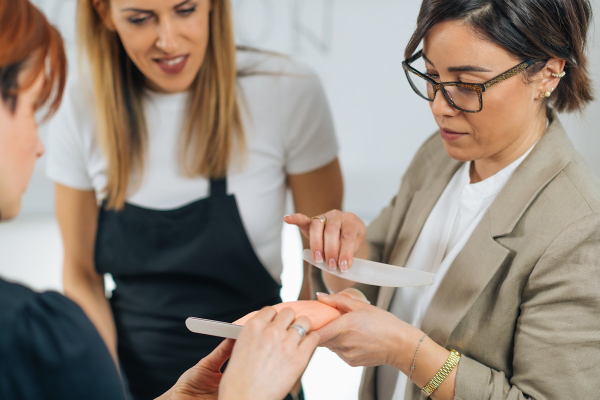 Handling Conflict with Fellow Nail Tech: Key Insights