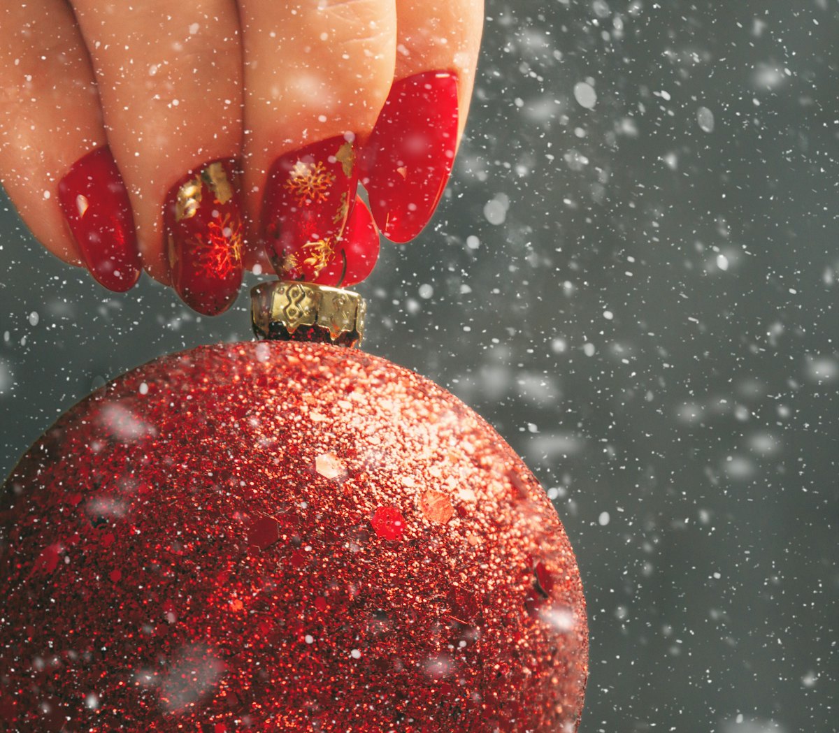 Top Holiday Nail Trends for 2024