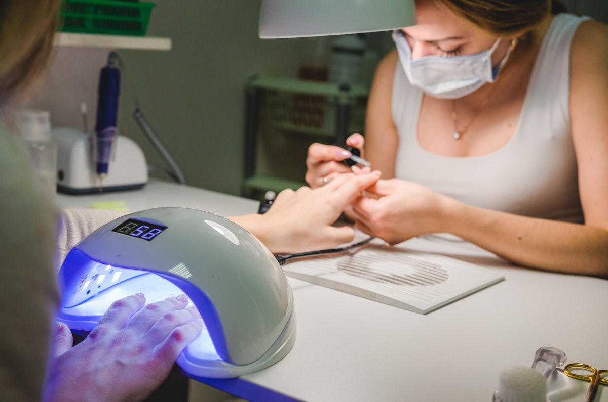 Lack of Knowledge on Nail Lamp Usage in the Industry?