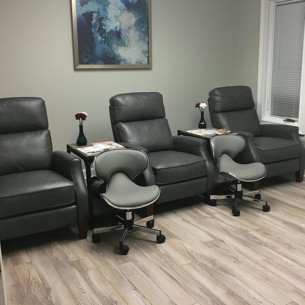 Savvy Salon: Waterless Medi-Pedi & Nail Spa in Atlanta